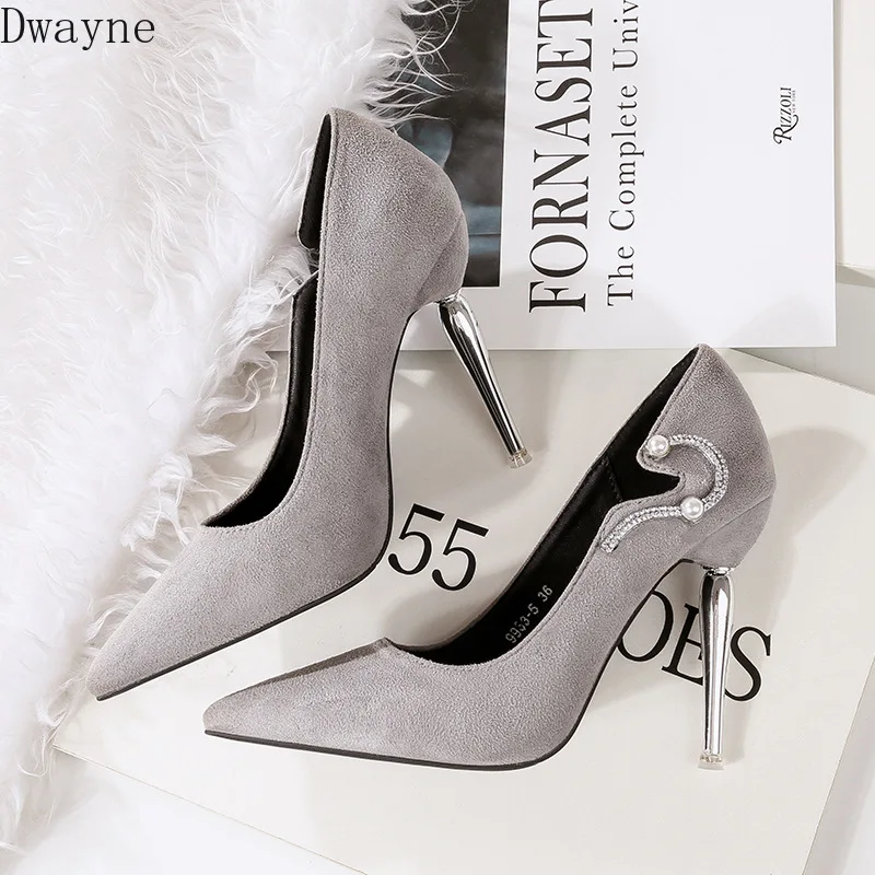 Женские свадебные туфли красные на высоком каблуке с острым носком весна 2019 |