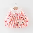 Детское платье с оборками, с кукольным воротником и клубничным принтом