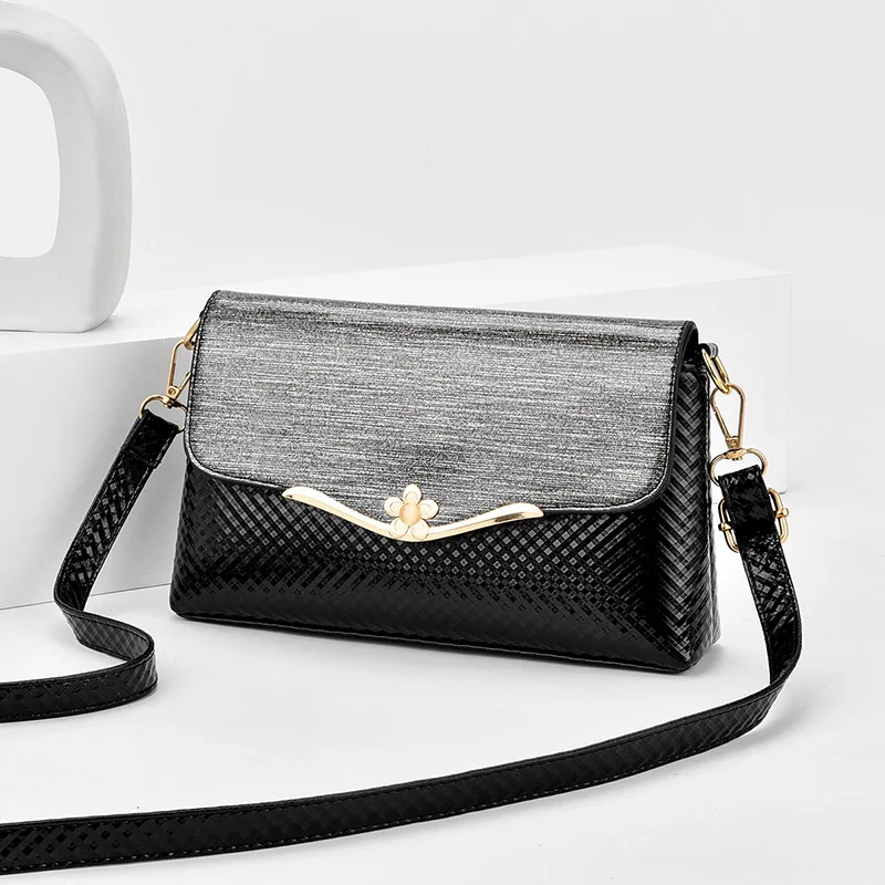 

2020 new fashion and generous small bag Korean version of the atmospheric handbag large capacity middle-aged female bag shoulder