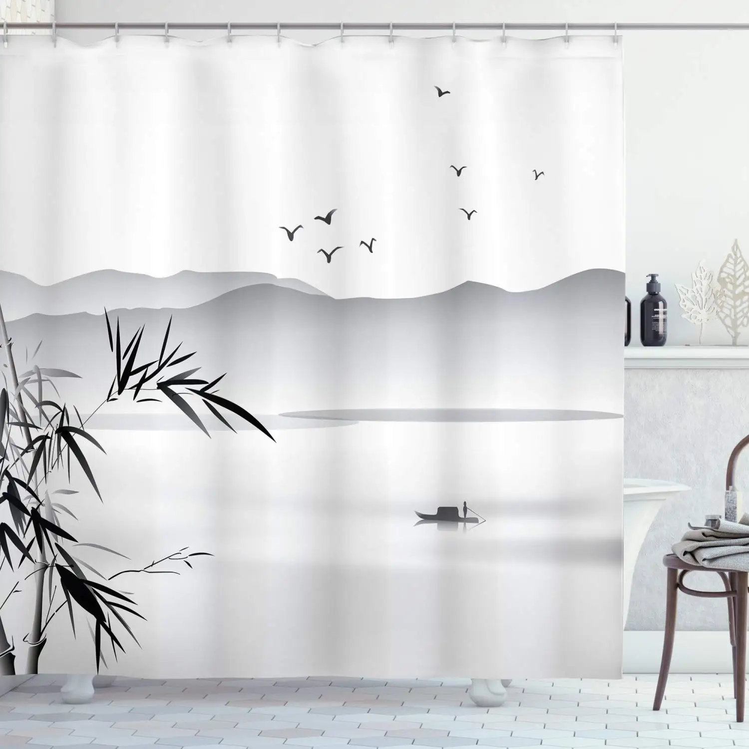 Силуэт горизонтальных гор и реки с маленьким сосудом темы уединения душевая