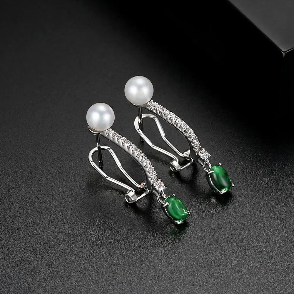 Крошечные трендовые серьги гвоздики с зеленым кристаллом из кубического