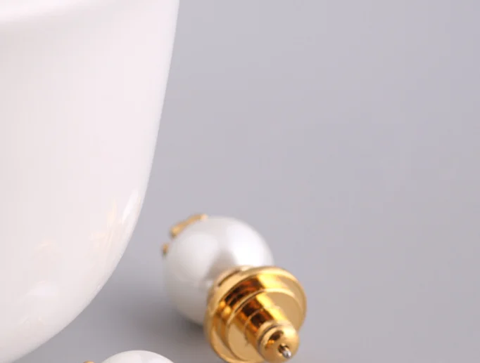 

Logo pearl multicolor Fashion Earrings.More photoes please contact the seller
