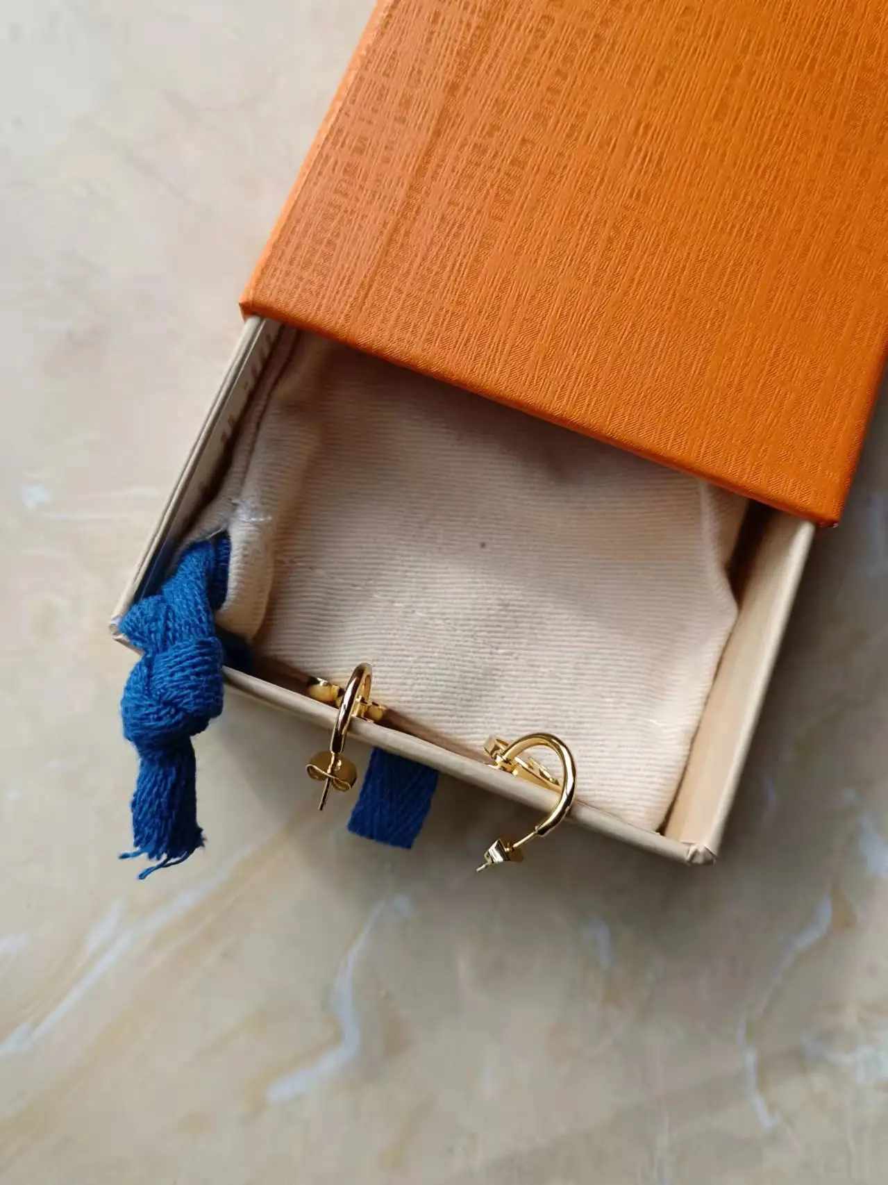 

L new high-quality women's earrings, flower letters, elegant and noble fashion, best gifts, big-name fashion accessories