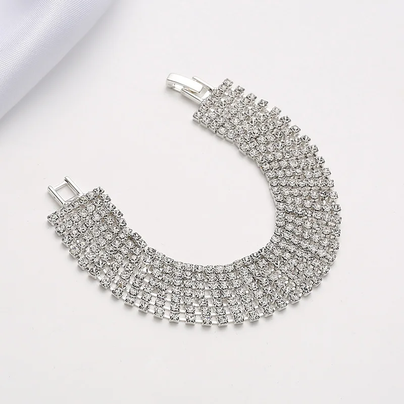 Браслет из золотой цепочки с множеством рядов когтей и камней-страз высокого класса для женщин, популярный в Европе и Америке в рамках международной торговли.