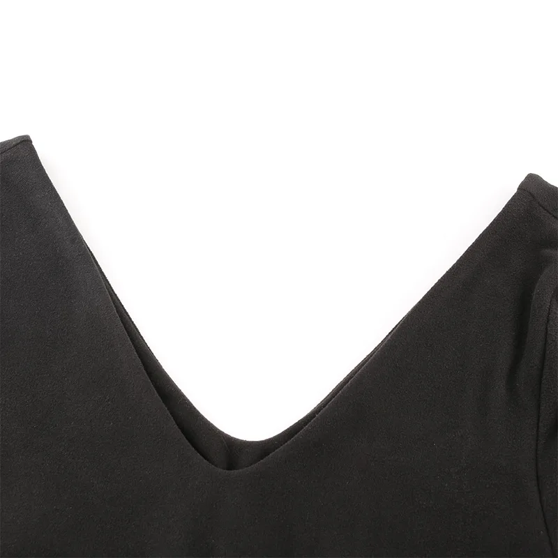 Женское мини платье черное облегающее с треугольным вырезом длинным рукавом и