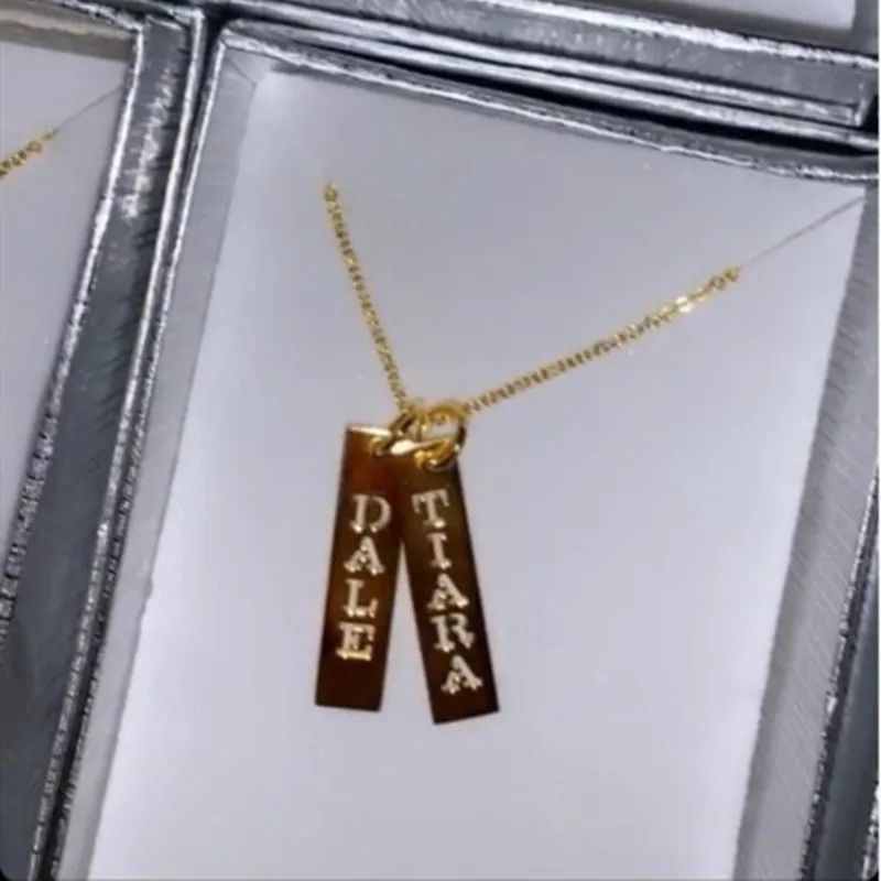 Название выдалбливают персонализированный квадратный бар пользовательское имя