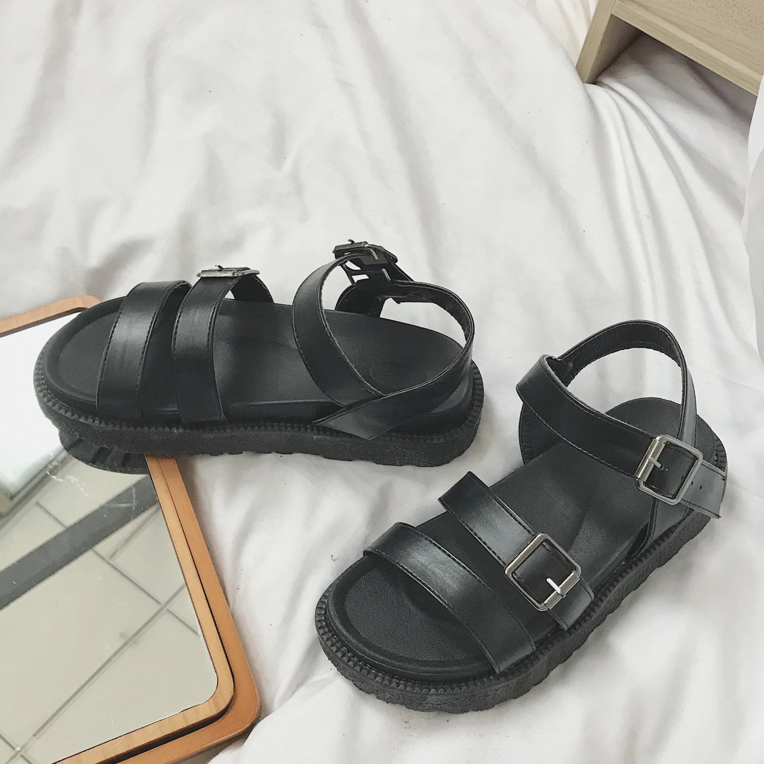 Сандалии женские на платформе повседневная обувь с ремешком и пряжкой модные