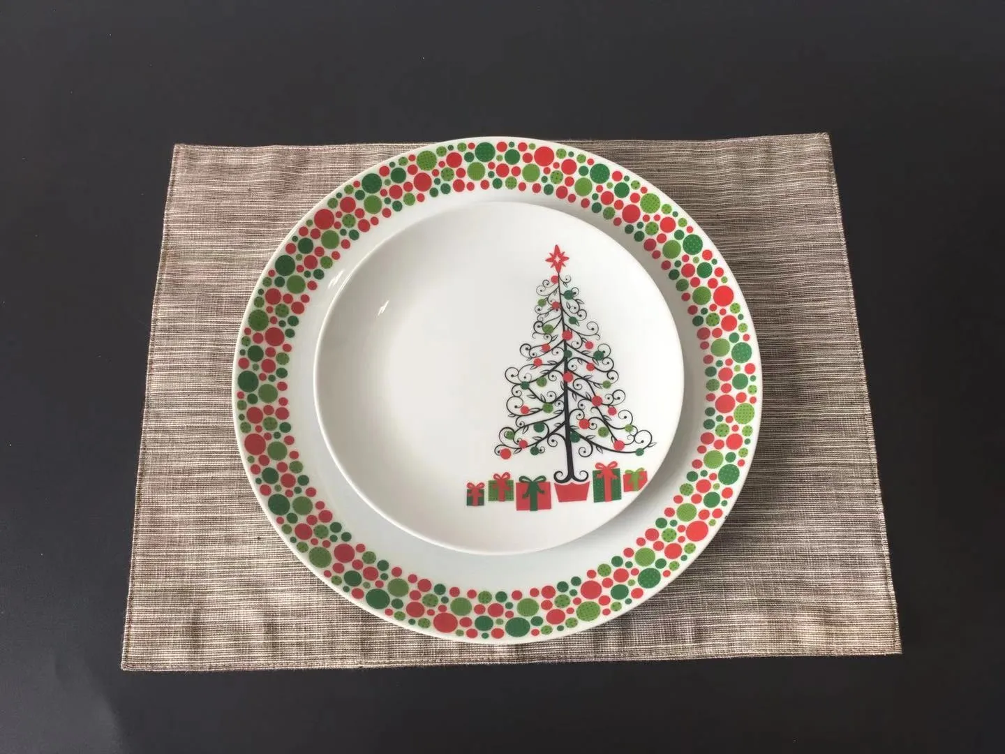 

Red Green Christmas Tree Dinner Tableware Decorative Ceramic Plate Set Simplicity Steak Pasta Salad Porcelain Dish Set