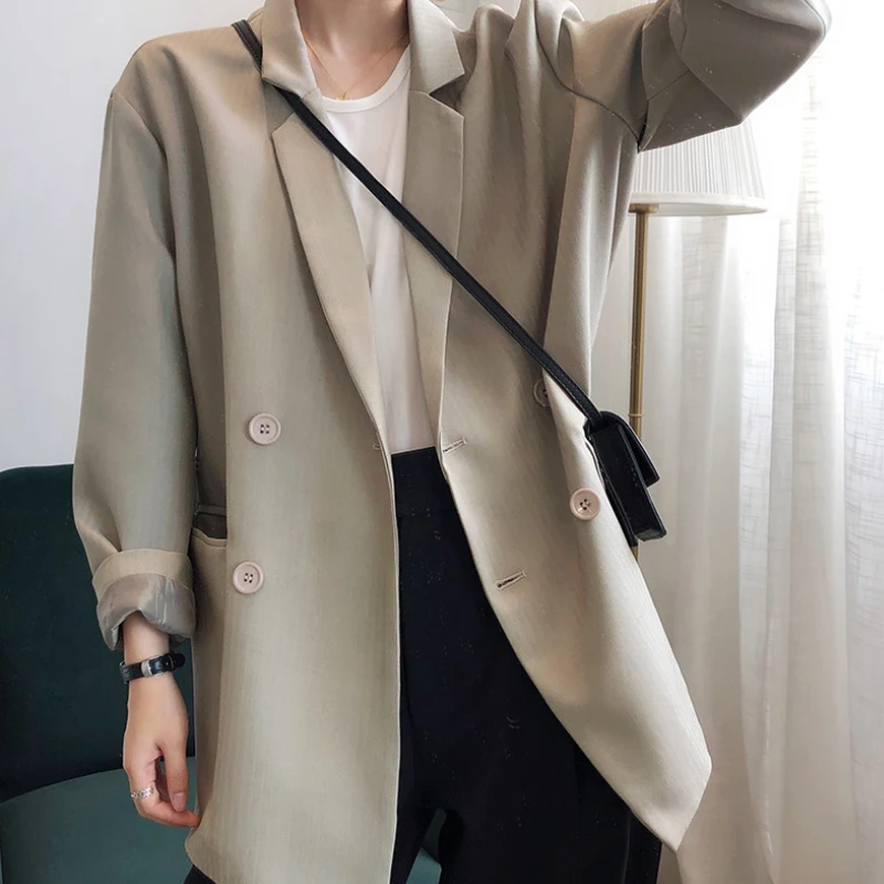 

Пиджак женский весенний однотонный с карманами и длинным рукавом