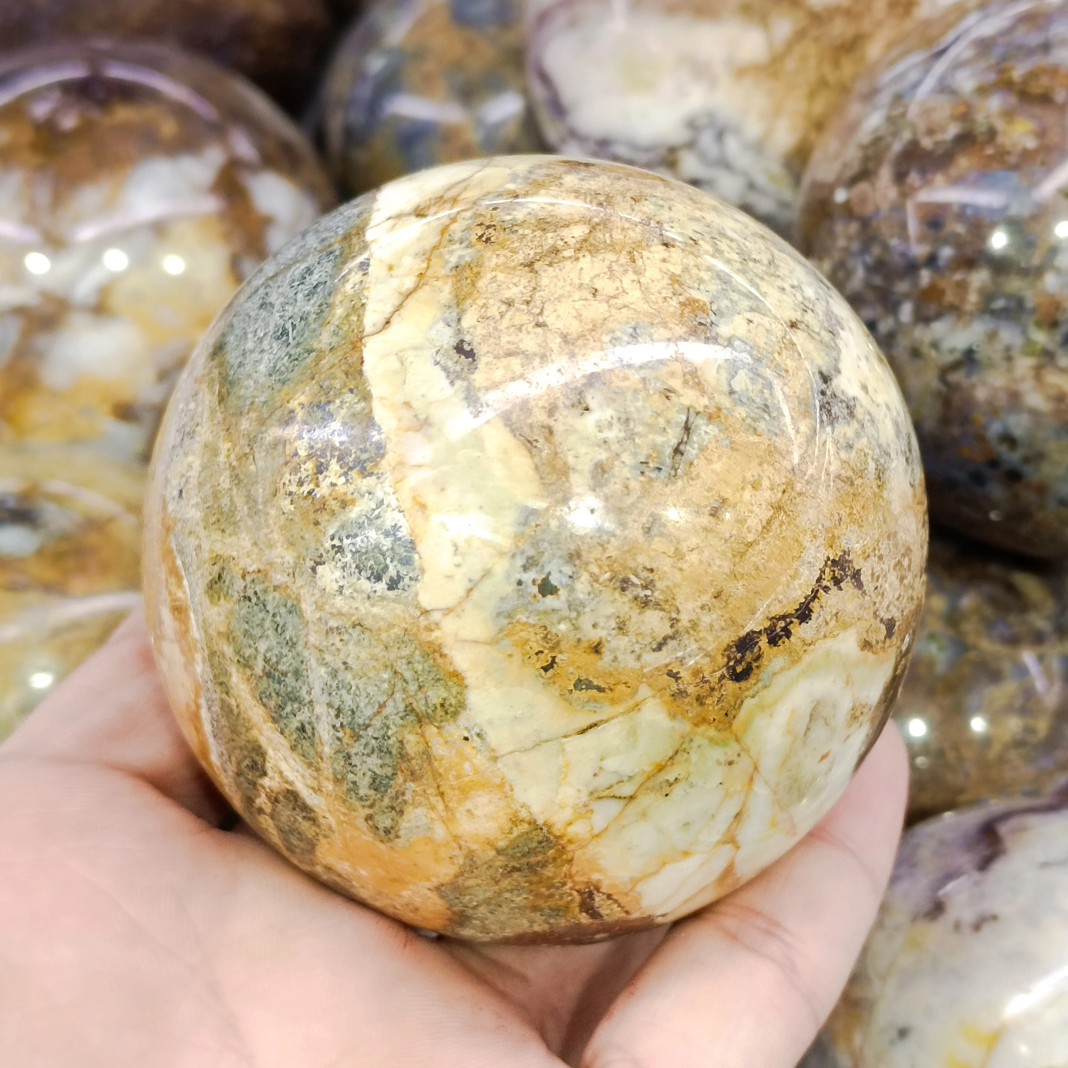 

Шарик из натурального камня Петра, 6-7 см, 1 шт., сфера из драгоценного камня для медитации, эритрокристаллический шар для украшения