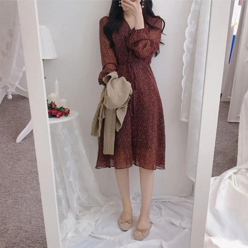 Шифоновое платье-трапеция с V-образным вырезом длинным рукавом и цветочным