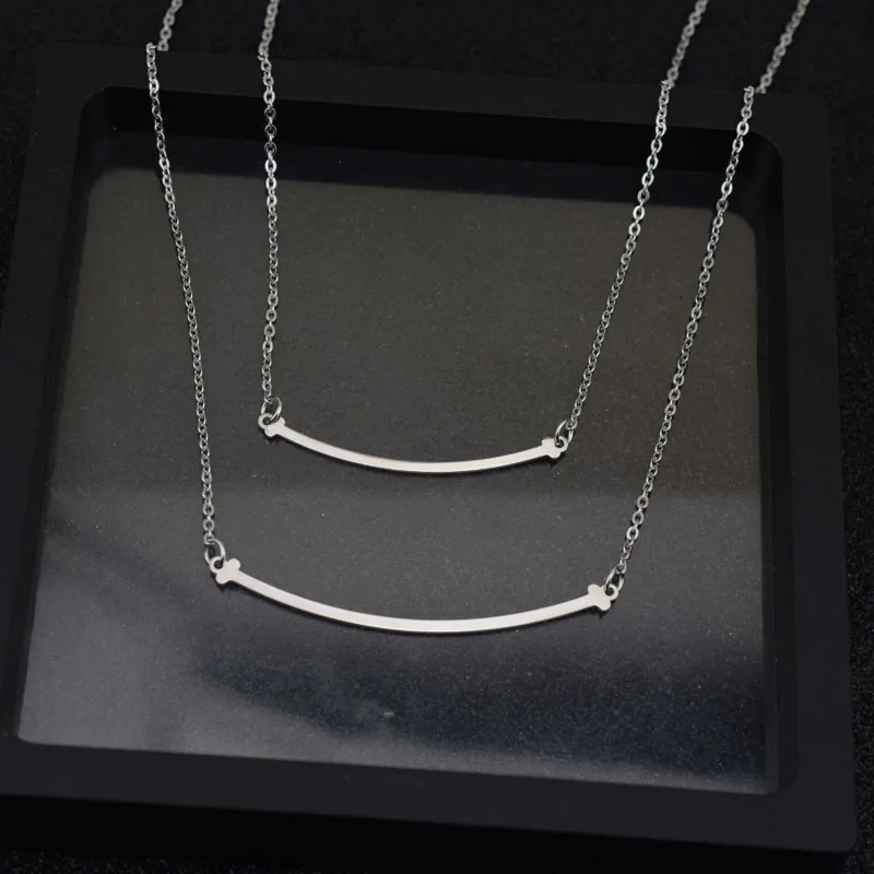 

2021 Fashion Stainless Steel Smile Necklace Female Smile Clavicle Necklace Necklace Chain Hot Sale