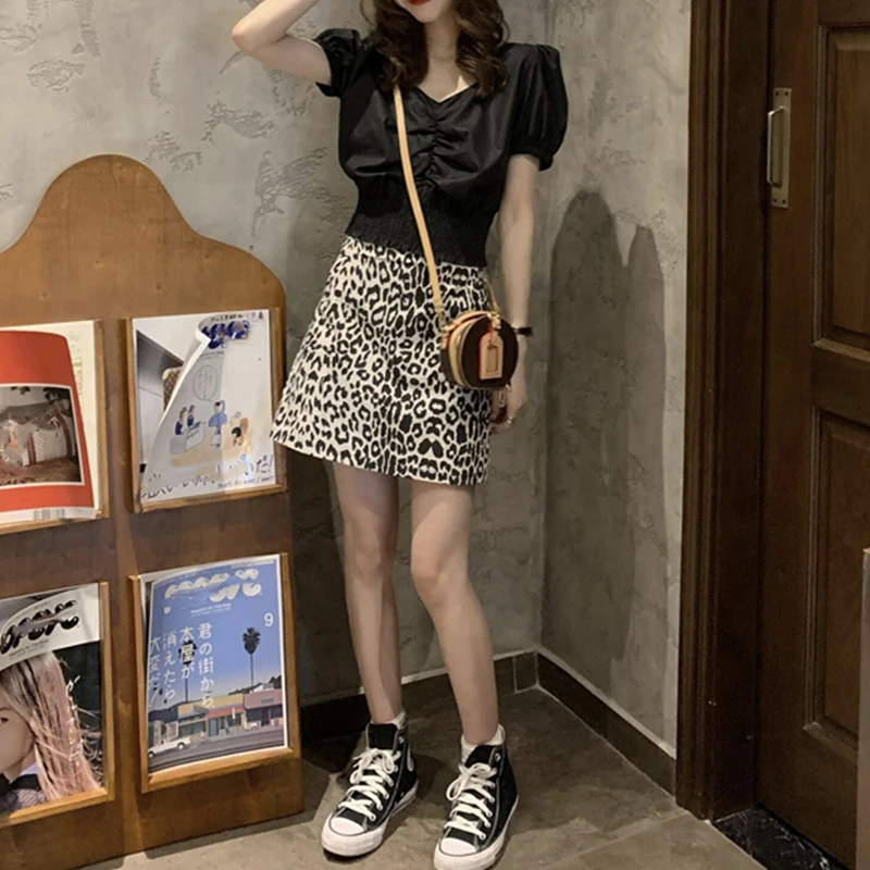 

Pleated Stretch Shirt Woman Korean Short-Sleeved V-Neck Slim Short Shirt Women Summer Solid Puff Sleeves Simple Women'S Shirt