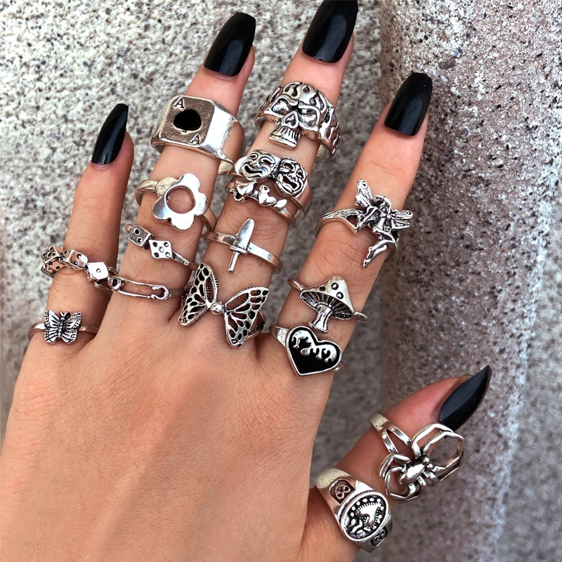 

Punk Gothic Heart Ring Set for Women Black Dice Vintage Spades Ace Silver Plated Retro Rhinestone Charm Billiards Finger Jewelry