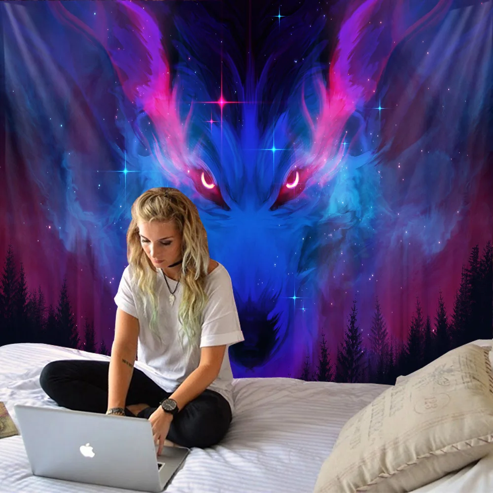 Гобелен с космическим звездным небом волком тотемом светящимся подвесное