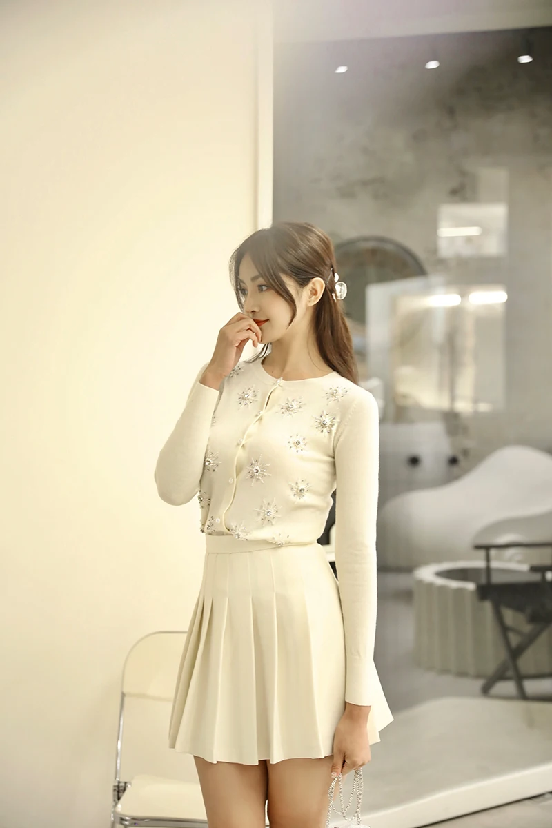 

autumn and winter new heavy industry Pinball round neck pearl button solid color soft cashmere sweater shows thin