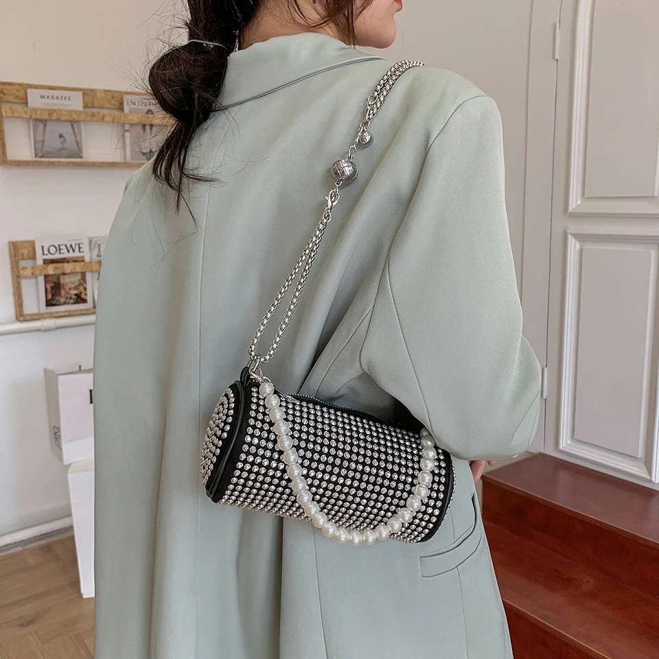 

Fashion Rivet Women Shoulder Bucket Bags Pearl Metal Chains Straps Decor Small Crossbody Bags For Girls Zipper Ladies HandBags