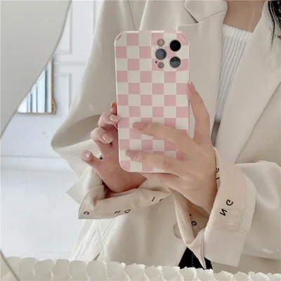 

The New Fashion Stylish Korean Wind Pink Plaid Apple Mobile Phone Shell For Ladies Exquisite Soft Silicon Material 2021