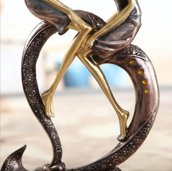 

Love Couples European Resin Statue Wedding Gift Ornaments Home Furnishing Decoration Crafts Livingroom TV Cabinet Figurines