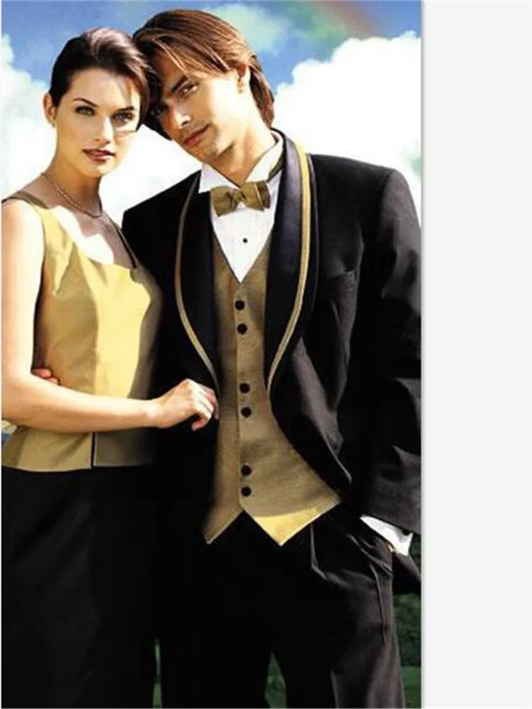 Черный мужской костюм на одной пуговице смокинг жениха с золотой шалью отворотом