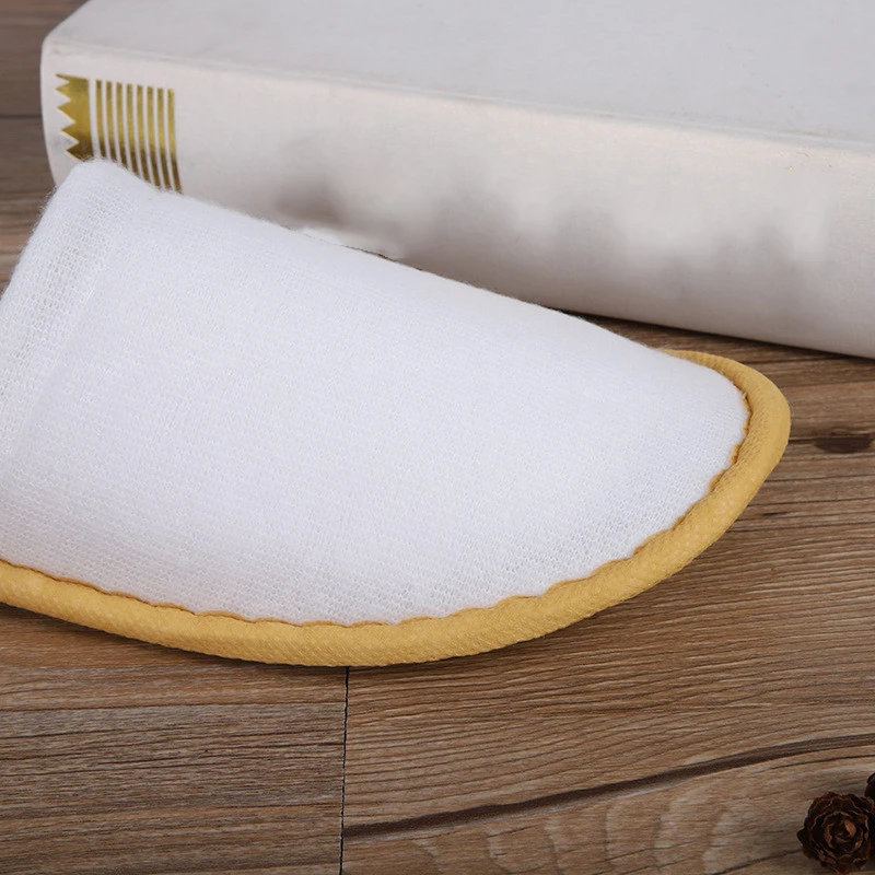 Одноразовые вечерние тапочки хорошего качества из белого флиса для отеля и всей