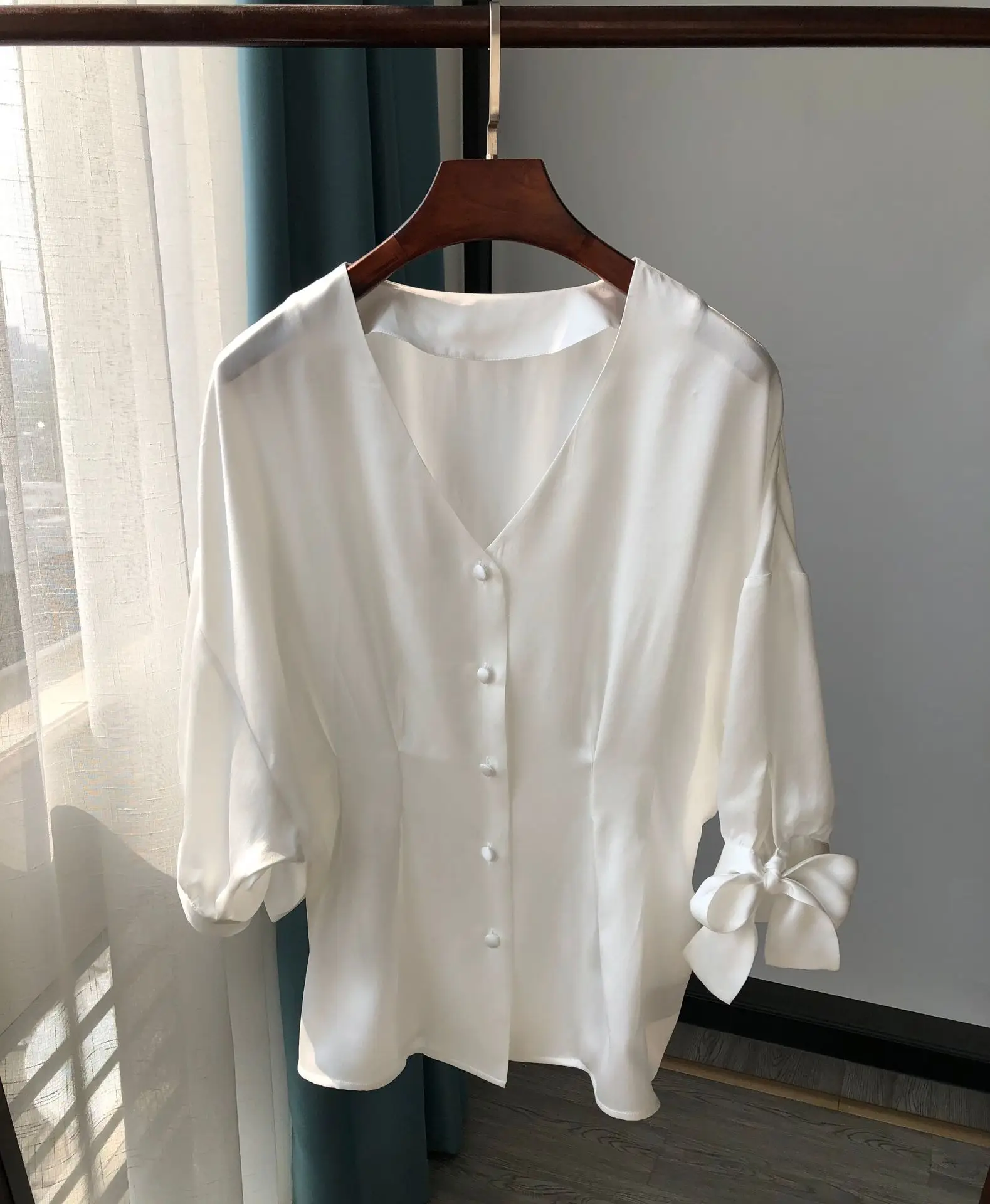 

Women Shirt Cuff Lace Retro Silk Mid-Sleeve Shirt with Buttons