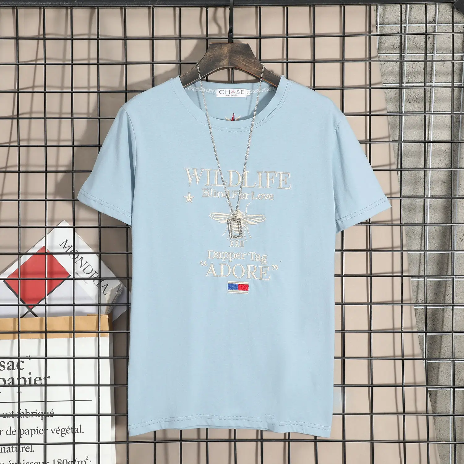 

2021 new men's short sleeve fashion brand Korean Trend bee embroidery round neck half sleeve Hong Kong Style slim fit T-shirt