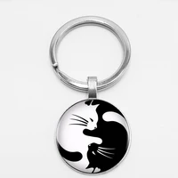 fashion 2018 new black and white two cat glass key chain black and white cat key ring pendant to map private custom