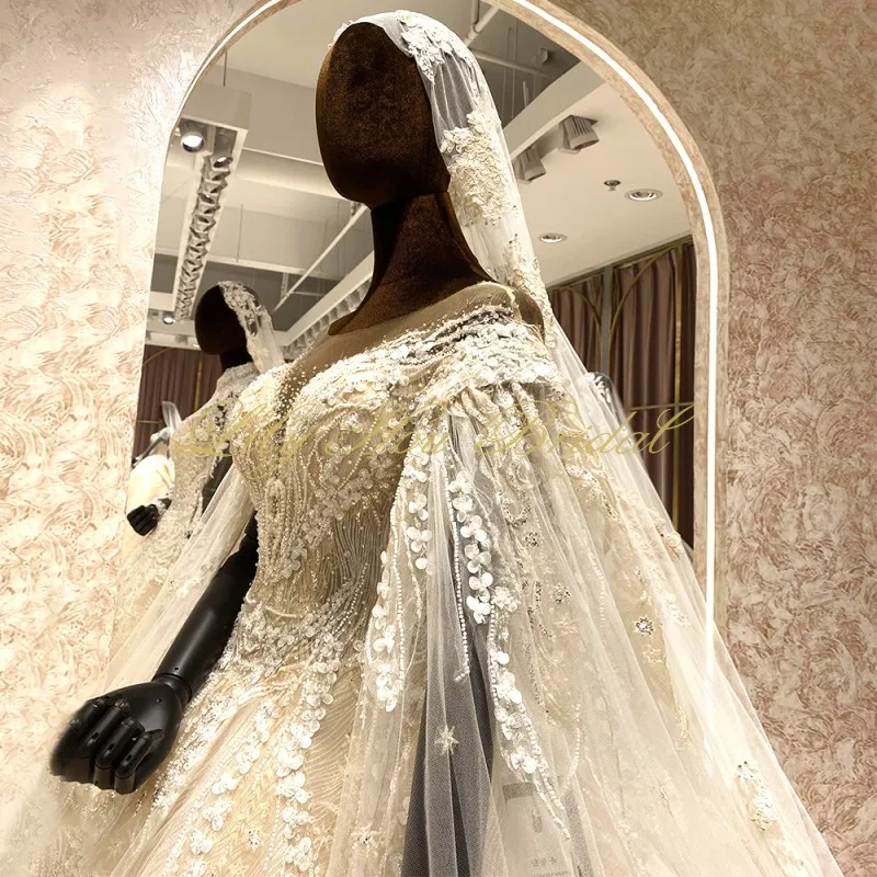 2020 New Luxury Wedding Dresses Sparkly Glitter Tulle Heavy Handwork Beaded Bridal Gown with Cape Design