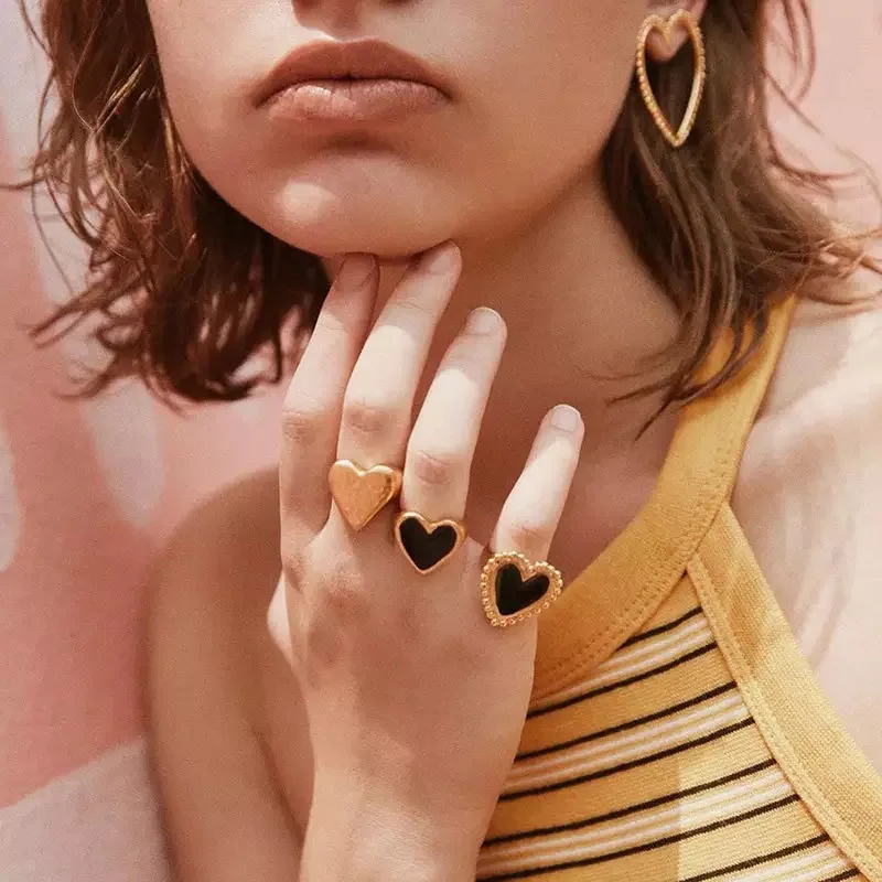 

2021 New Fashion Drop Oil Love Ring Punk Peach Heart Wedding Ring Trendy Color Gift Suitable For Street Photography Party Beach