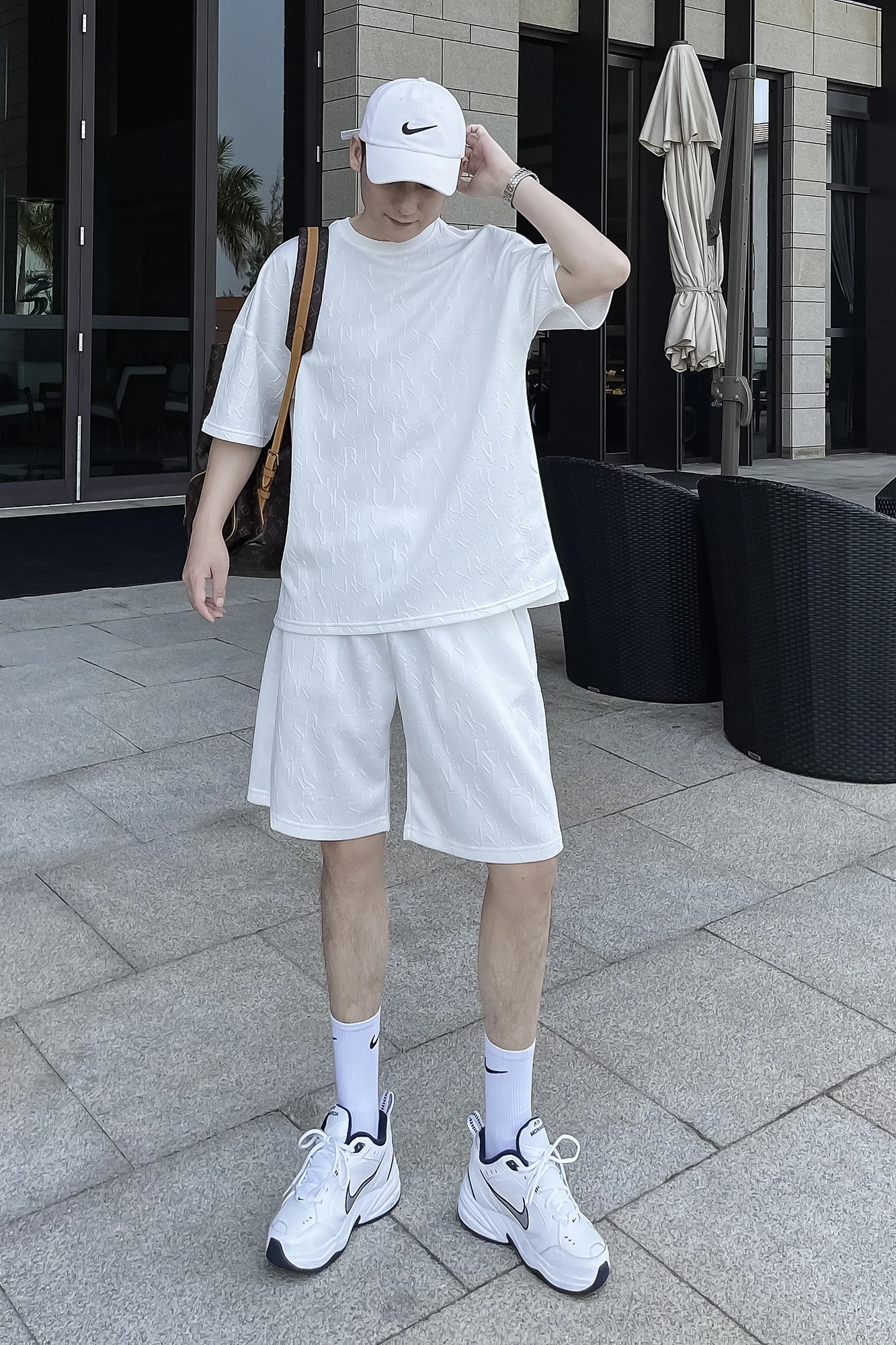 

Korea Summer Printed Letter Trend Loose Short Sleeve Shorts 2 Piece Set Men Trend Letter Embossing Tracksuit Men Short Trousers