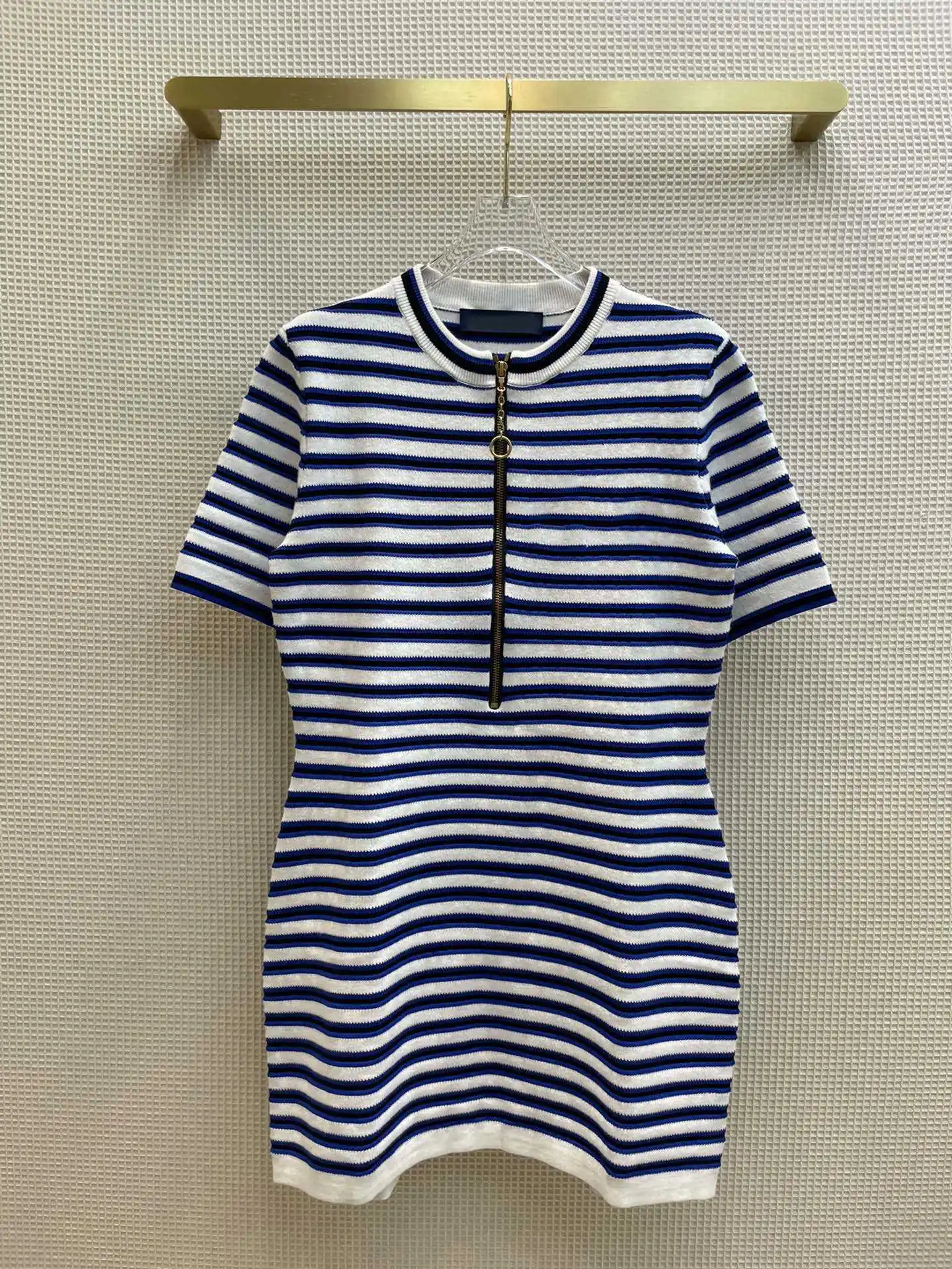 

Роскошные брендовые вязаные полосатые платья для женщин, Новинка лета 2021, облегающие платья с круглым вырезом и коротким рукавом, элегантны...