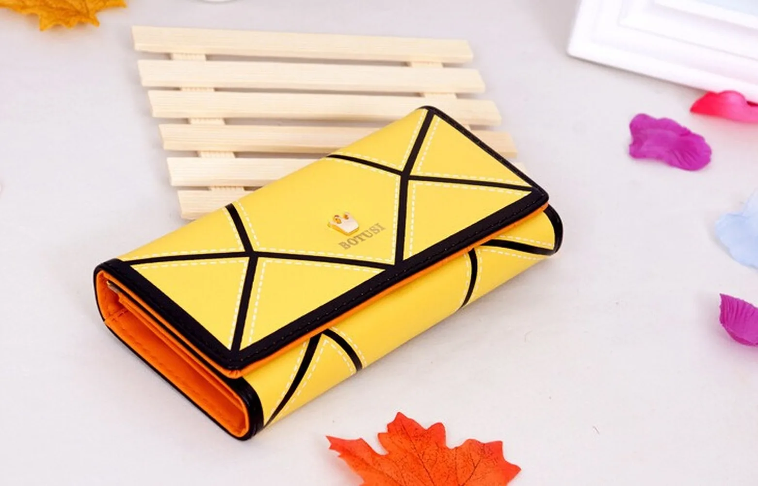 

2021 New Korean Version of The Geometric Women's Wallet Crown Color Matching Long Wallet Wallet Mobile Phone Bag