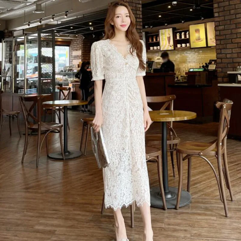 

Женское кружевное ажурное платье, элегантное облегающее праздничное платье с рукавами-фонариками, V-образным вырезом и пуговицами со страз...