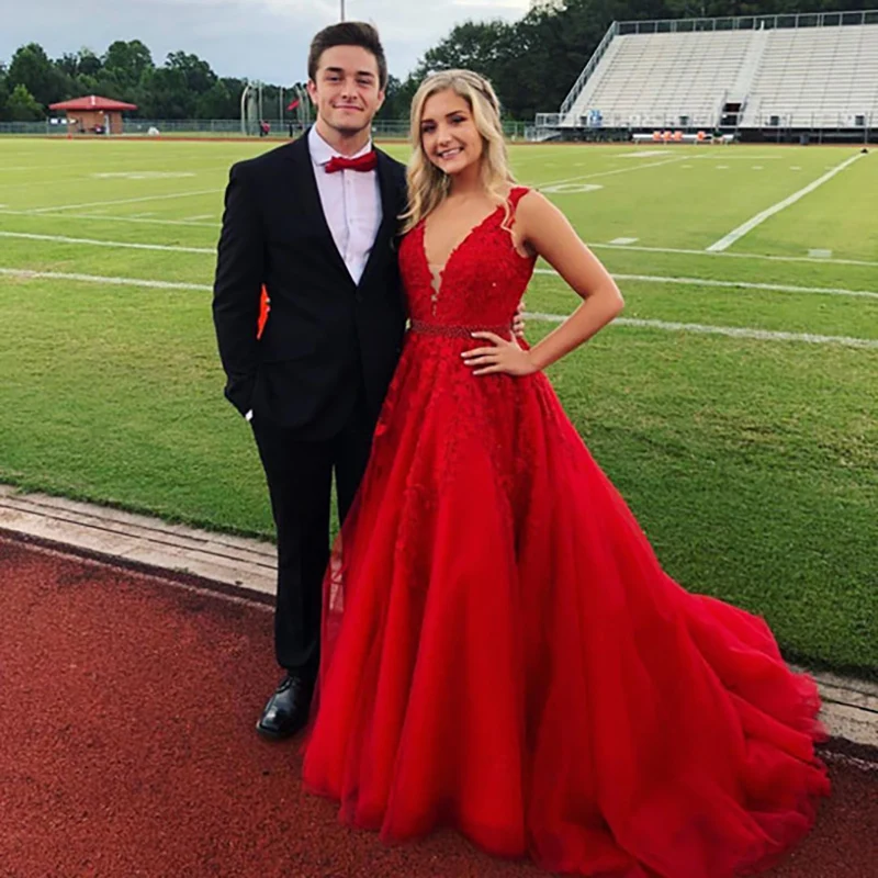 Свадебное платье цвета шампанского с V-образным вырезом и открытой спиной |