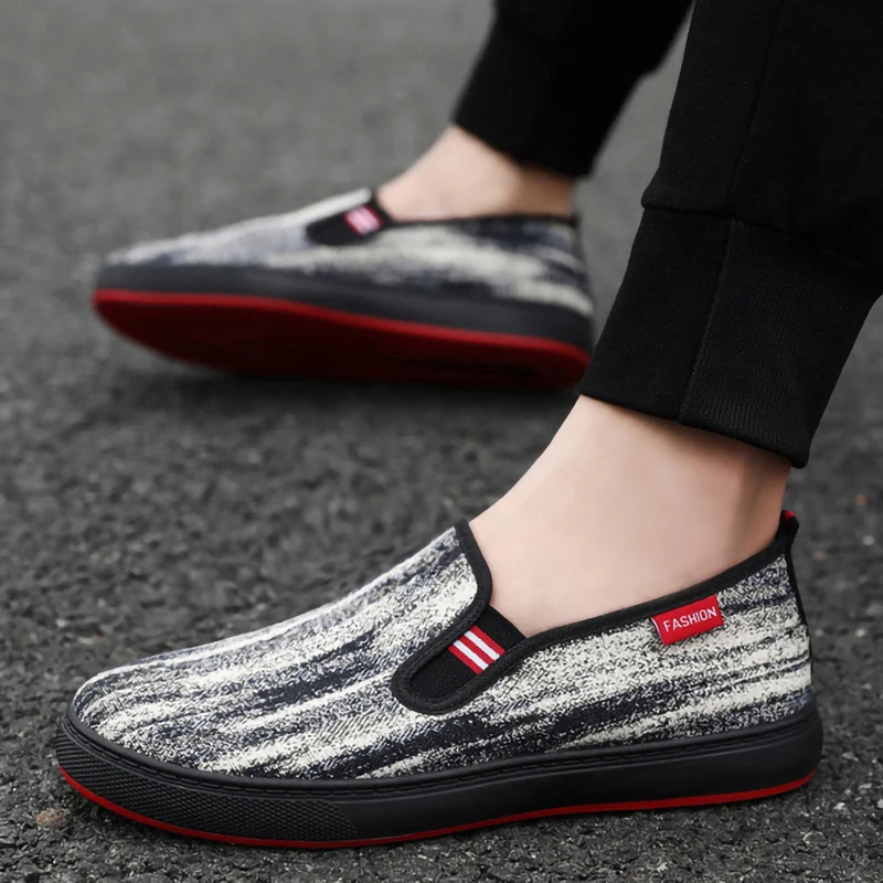 Мужские повседневные туфли без застежки черные мягкие лоферы