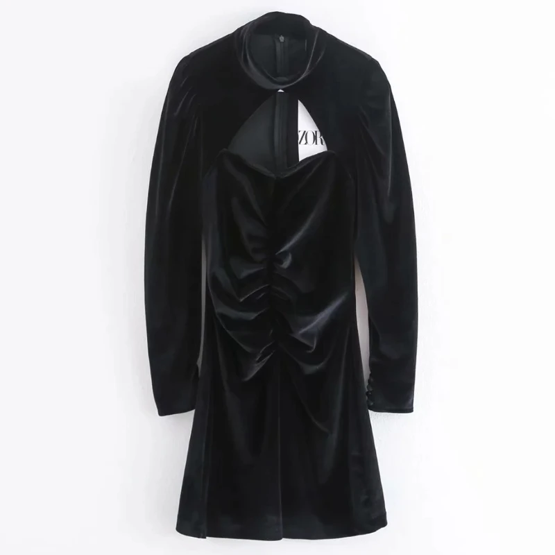 

Женское бархатное платье-мини с воротником-стойкой и длинным рукавом