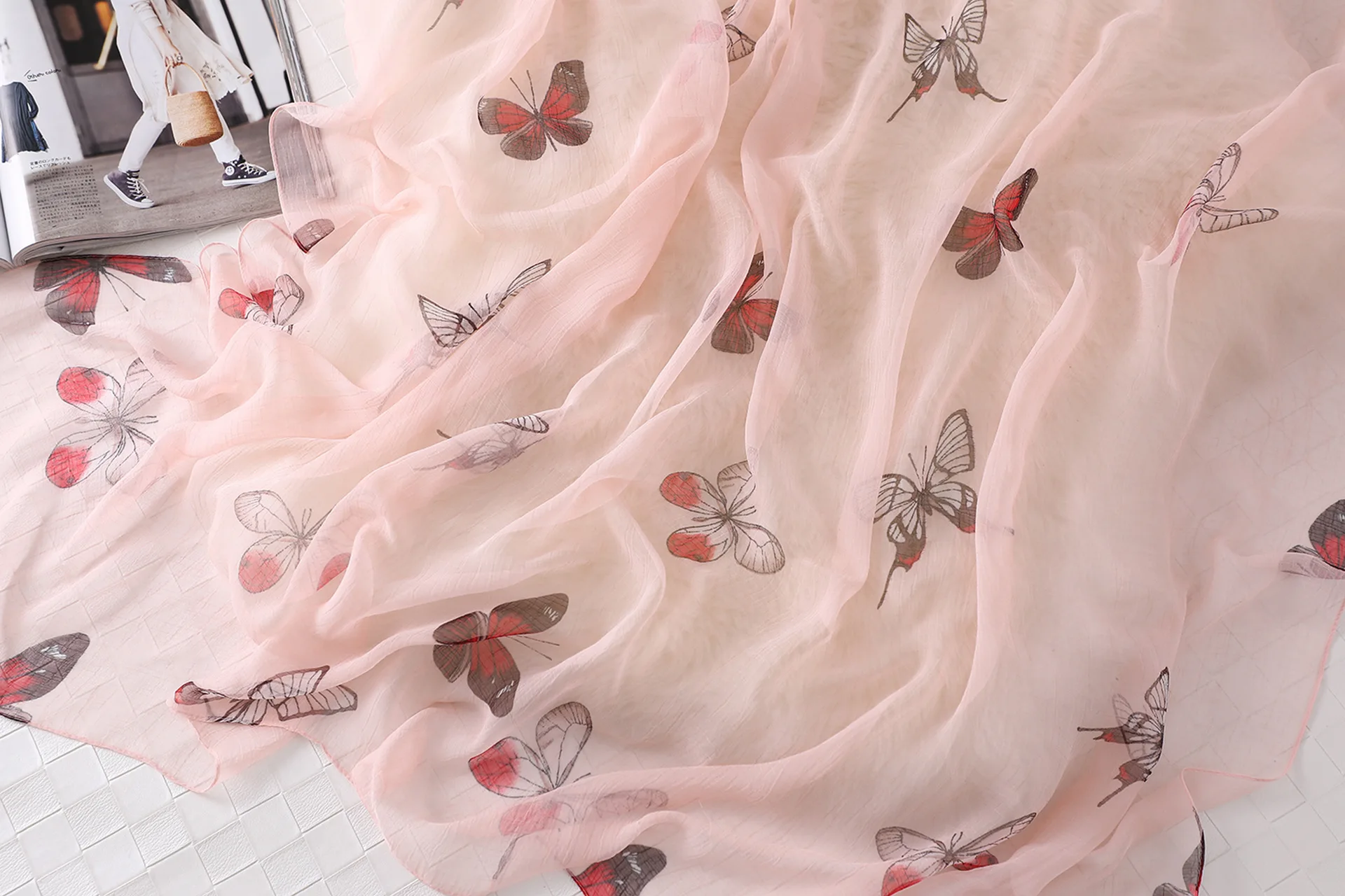 Платок Шелковый женский двойного назначения с принтом бабочек пляжное полотенце