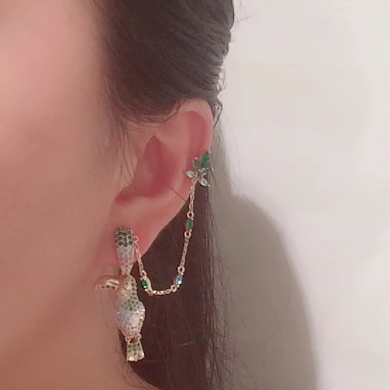 

Green feather parrot earrings asymmetrical micro-inlaid zircon S925 silver needle ear bone integrated ear bone clip earrings
