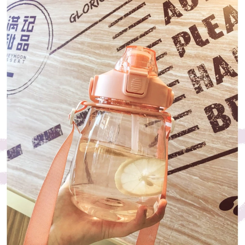 

Вместительная бутылка для воды Kawaii, милый портативный летний стакан с соломенным ремешком, пластиковый материал, 2 емкости на выбор