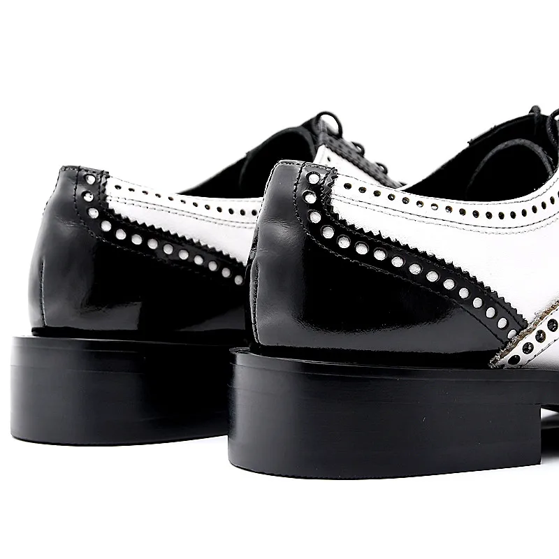 Мужские туфли-броги в стиле ретро черно-белые из натуральной кожи на резиновой