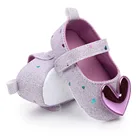 Обувь для первых шагов для маленьких девочек домашняя обувь с мягкой подошвой в форме сердца для принцесс детская прогулочная обувь для новорожденных