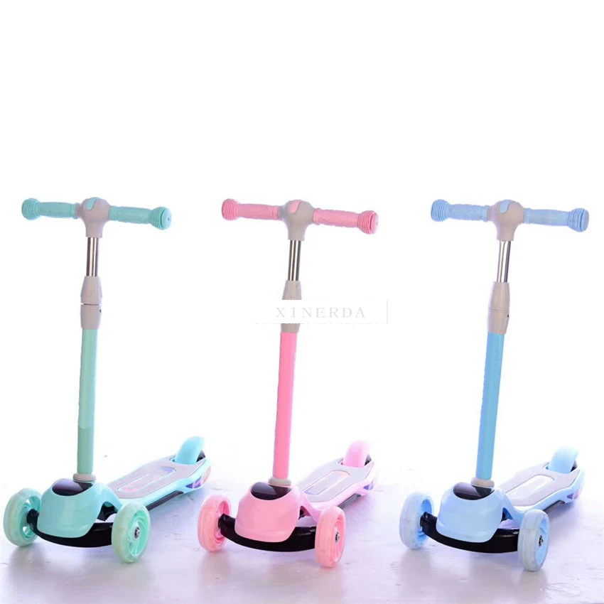 Детский самокат 3-х колесный скутер с ногами скейтборд переднее светодиодное