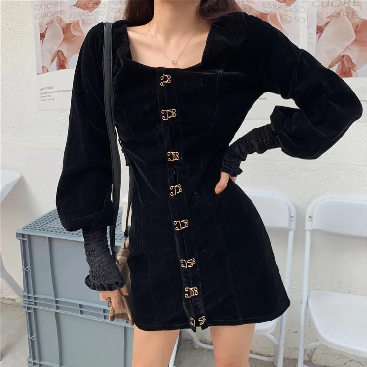 Женское бархатное платье мини с квадратным вырезом и рукавами