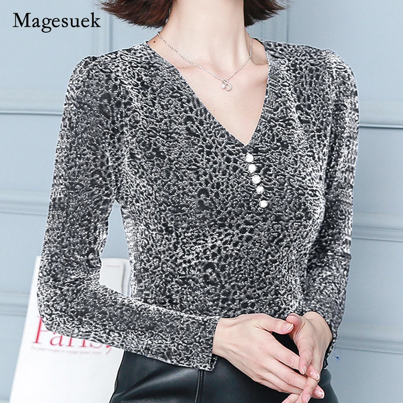 

Women 2021 Autumn Winter New Long Sleeve Tops Pearl Leopard V-neck Bottomed T-shirt Bright Silk Elastic Slim Blouse Blusa 16739