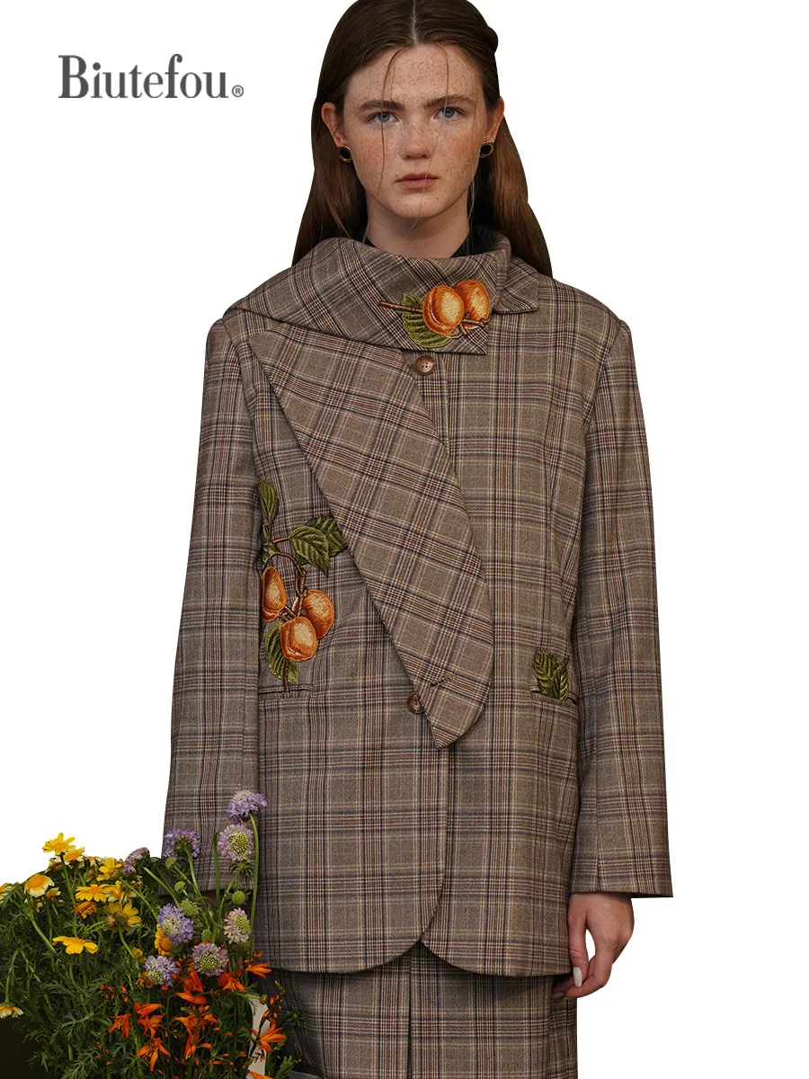 

2021 Winter Women Long Peach Fruit Green Leaf Embroidery Plaid Blazers