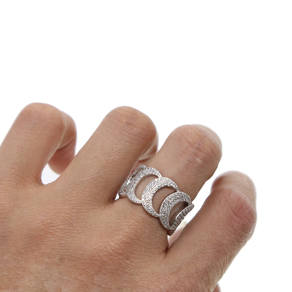 Мужское кольцо в стиле хип хоп серебристое с кубинским цирконием класса ААА