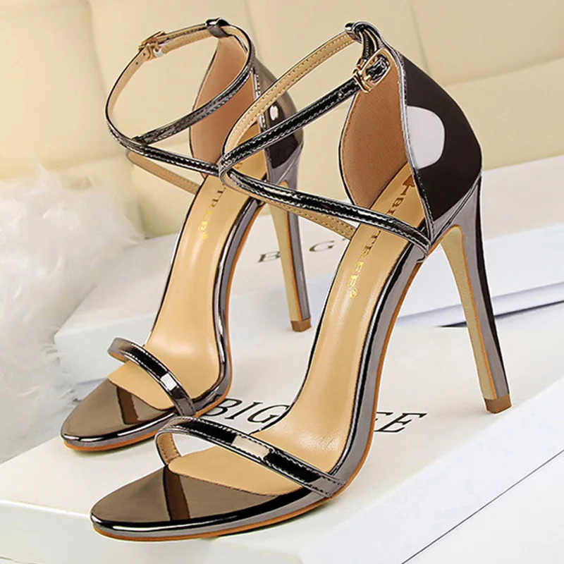 

LAKESHI 2019 New Women Sandals Patent Leather Women High Heels Shoes Gold Sexy Women Pumps Fashion Wedding Shoes Women stiletto