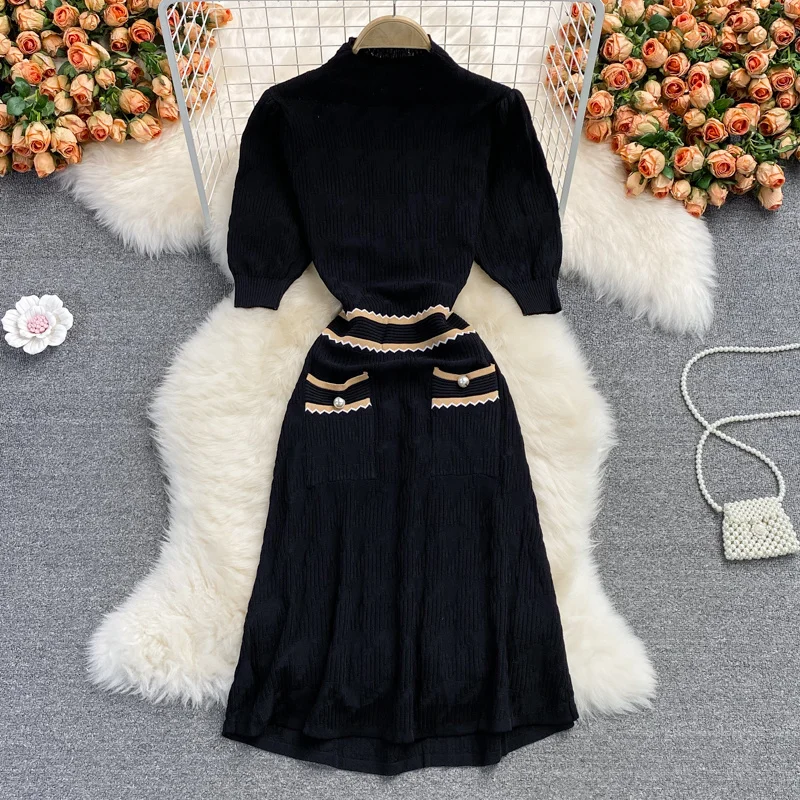

2021 autumn and winter new elegant celebrity small fragrance bubble sleeve color matching stand collar knitted elastic dress