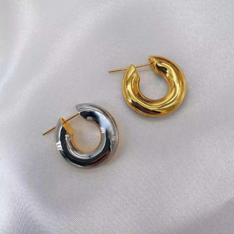 

Gold and silver two-color earrings simple hoop thick hoop earrings two-color ring simple design earrings cold wind